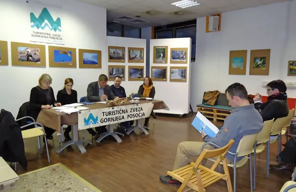 Turistična zveza zdaj združuje 37 društev, načrtuje tudi 
mladinski odbor. 