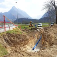  Od letališča do farme Bogata bodo do konca maja položili 
zmogljivejši vodovod.