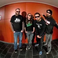   Slavc, Soki, Buda in Berto (z leve) bodo nocoj na Mostovni v Novi Gorici priredili punk rock praznik.