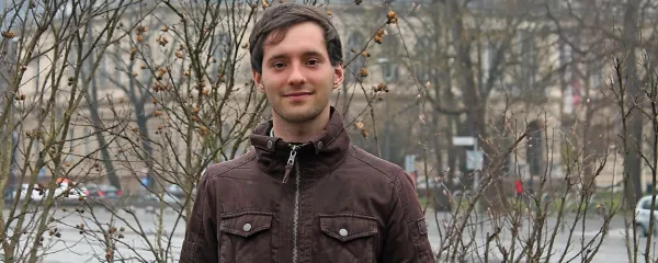 Mihael Simonič: “Civilizacijski  napredek se doseže le tako, da je znanje dostopno. Vsak ima 
pravico, da se nečesa nauči, tudi če mu materialni  pogoji tega ne bi omogočali. To je lepa ideja, 
ki te pritegne k projektu in ti da motivacijo, ti v kakšnem obdobju apatičnosti, ko se ti zdi, da 
je vse skorumpirano, daje  upanje.”