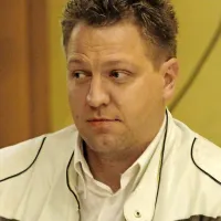 Aleksander Mladovan: “Živeti 
samo od jadralnih padalcev je 
utopično, ker je to specifična 
in rizična športna aktivnost, 
ki je odvisna od vremena.” 