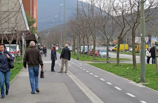 V teh dneh redarji “stražijo” na Ulici Gradnikove brigade, nato 
se selijo na Delpinovo ulico. 