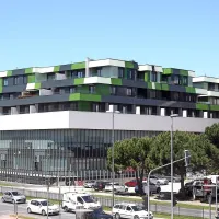 Po prvotnih projektih bi v Zelenem parku morali najti kupce 

za 68 nadstandardnih stanovanj, ki bi imeli na voljo parkirne 
površine v podzemni garaži. 