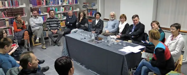 Svoje znanje o Krasu in Brkinih je v knjigi zgostilo kar 38 
avtorjev. Nekateri od njih so svoje izsledke nedavno predstavili v Kosovelovi knjižnici v Sežani. 