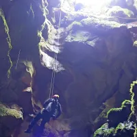 Naši jamarji so angleškim reševalcem predstavili  vrvno 
tehniko reševanja  v Lipiški jami.

