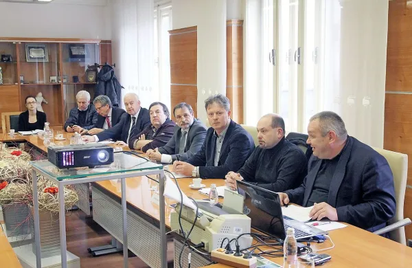 V dvorani mestne občine Nova Gorica so predstavili dvanajsti turnir narodov.