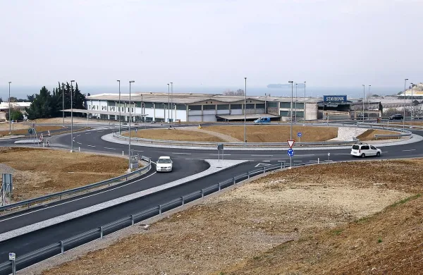 Izolska občina želi, da ob krožišču zraste novo poslovno-trgovsko središče.