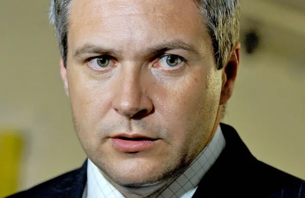 Kolegij predsednika DZ je soglasno podprl obrambnega 
ministra Janka Vebra pri njegovi odločitvi, da ne odstopi.