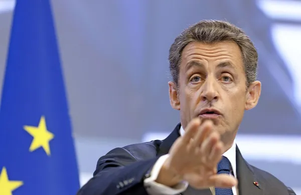 V nedeljskem drugem krogu lokalnih volitev v Franciji so 
konservativci pod vodstvom stranke UMP nekdanjega predsednika Nicolasa Sarkozyja prepričljivo zmagali. 
