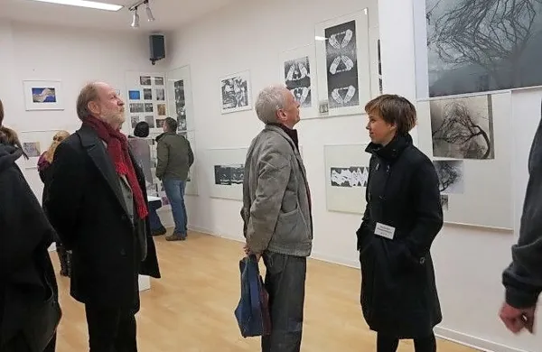   Bežigrajska galerija 2 razkriva pogled OM produkcije.