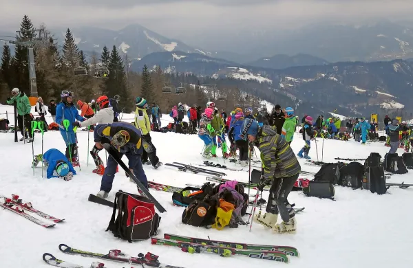 Cerkno je marca gostilo kar osem regijskih in državnih tekem 
mladih smučarjev.