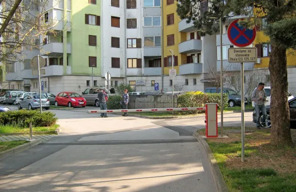 Zapornica povzroča jezo in gnečo