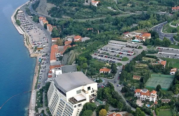 Vrtički ob Hotelih Bernardin in na Razgledih so od konca 
lanskega leta naprodaj. Za do tisoč odstotkov se je povišala 
tudi cena njihovega najema. 