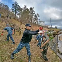 Slovenski in ameri&scaron;ki vojaki zasadili 330 dreves