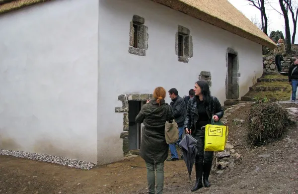 Iz razpadajoče hiše je nastala zgodba o arhitekturi in nekdanjem življenju v 19. stoletju. 