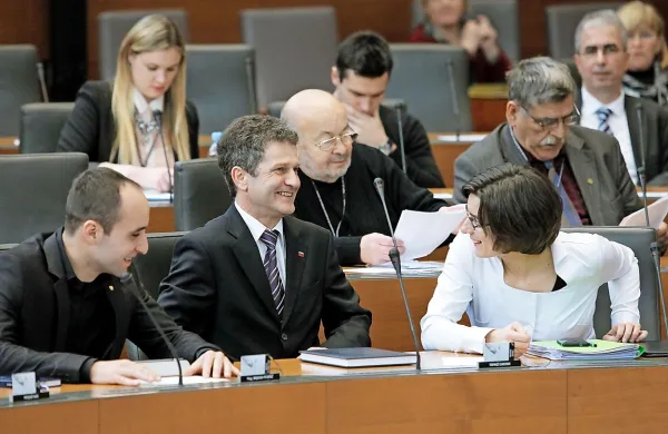 Odstop ministrice za izobraževanje Klavdije Markež bi lahko 
imel večje posledice za koalicijo in njeno večino v DZ.
