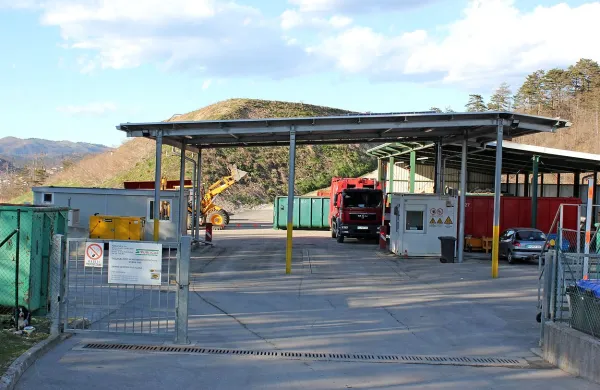 Občini Postojna in Pivka, ki sta zaradi nerešenih vprašanj glede nekdanjega skupnega 
odlagališča v sodnem sporu, se bosta skušali poravnati.