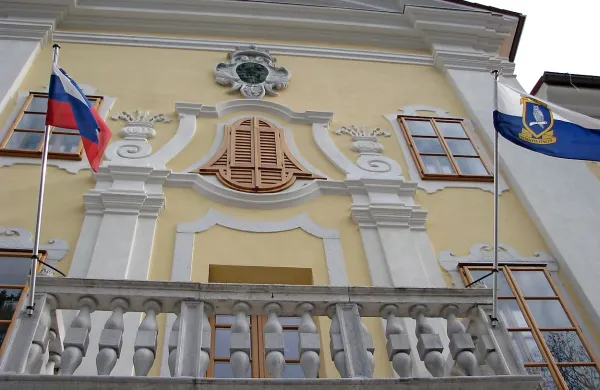 Poročna dvorana v Lanthierijevem dvorcu je  mladoporočencem znova na voljo. 