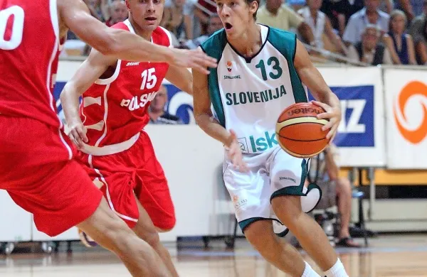 Goran Dragić se je leta 2006 kot debitant v članski izbrani 
vrsti predstavil tudi  gledalcem v koprski Bonifiki. 