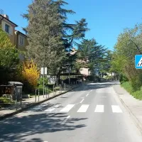 Na Srebrničevi ulici bodo  postavili količke, da bodo pešci 
lahko nemoteno uporabljali pločnike. 
