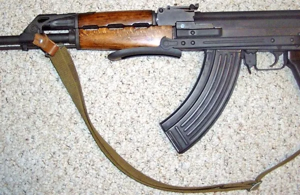 Po podatkih Združenih narodov se je skrajnim skupinam, 
kakršni sta Al Kaida in Islamska država, pridružilo več kot 
25.000 tujih borcev.