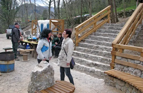 Mateja Leban (desno), Jasmina Šavli in v ozadju Metod 
Kavčič s skupino na novem platoju že načrtujejo naprej.