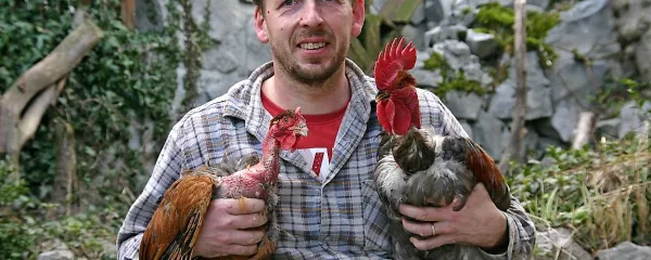 Goran Kinkela z golovratim kokošjim parom.