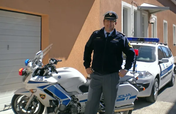 “Prometnih nesreč, v katerih so udeleženi motoristi, je še 
vedno preveč,” ugotavlja komandir koprske postaje prometne policije Mitja Palčič. 