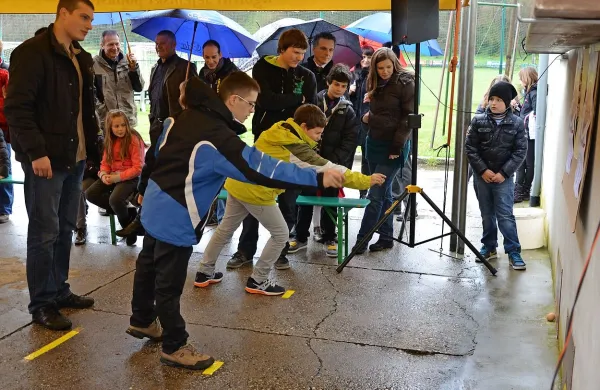 Utrinek s predlanskega “šicanja” pirhov v Mirnu.