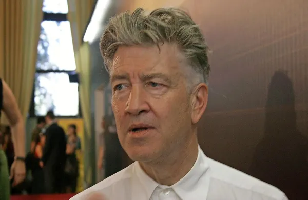 David Lynch je včeraj sporočil, da ne bo režiral nadaljevanja 
televizijske serije Twin Peaks, ki naj bi bila predvajana 
januarja prihodnje leto.