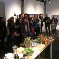 Delikatesa je na odprtju razstavi postregla tudi s sezonskimi 
delikatesami. 