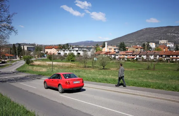 Na mestni občini načrtujejo, da bi prve stavbe kampusa 
zrasle na delu načrtovanega območja, ki je najbližje cesti in 
komunalnim priključkom ter že v lasti občine. 