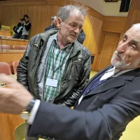 Nasprotniki privatizacije zahtevajo ustavitev prodaj