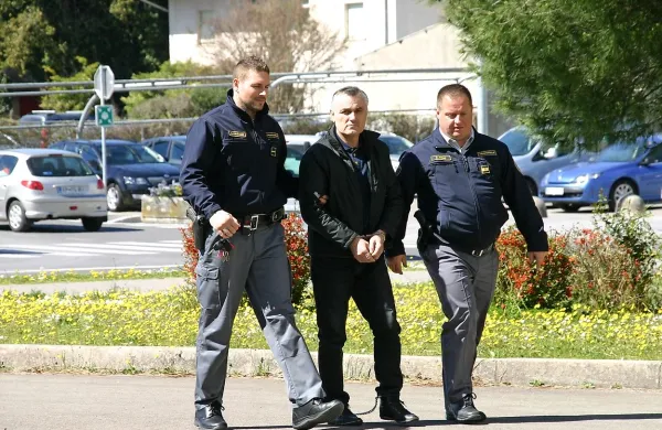 Podjetnik s Kosova bo pri nas preživel še dobro leto dni.