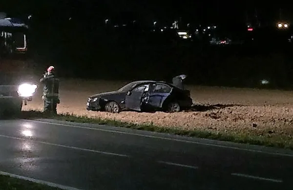 Voznik jo je odnesel z lažjimi po&scaron;kodbami, sopotnik pa hudimi