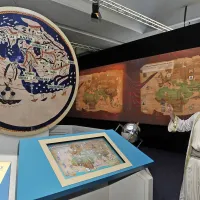 Arabci so znanje o geografiji potrebovali tudi zaradi obsežnosti območja, ki so ga obvladovali, in razvejanega 
trgovanja. Pri risanju zemljevidov so sicer delali to napako, da  
so zamenjali sever in jug.  