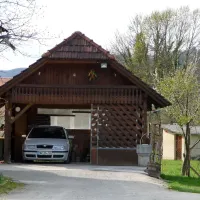Zavest o ohranjanju lokalnih posebnostih se kaže tudi v sodobni uporabi 
kozolcev.