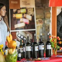 Koper jutri vabi s čokolado in vinom