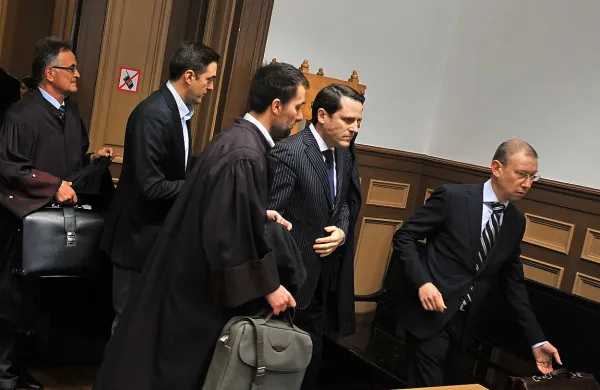 Za nekdanje vodilne v Mipu bi se s predobravnavnim 
narokom danes moralo začeti sojenje zaradi obtožb o zlorabi 
položaja in ponareditve oziroma uničenja poslovnih listin.  
Narok je bil prestavljen zaradi odsotnosti tožilca, prav tako  ni 
bilo nekdanjega lastnika Mipa Vojteha Volka.