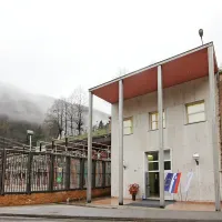 Hidroelektrarno Doblar so Italijani morali prepustiti takratni Federativni ljudski republiki Jugoslaviji  (kot del 
poplačila vojne škode) in še danes uspešno obratuje.