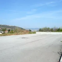 V  KS Škofije se sprašujejo, kako je mogoče, da so v koprski 
občini za gradnjo balinišča porabili 80.000 evrov, ko pa je 
danes tam videti zgolj nedokončano zabetonirano stezo ter 
električno in vodovodno napeljavo. 