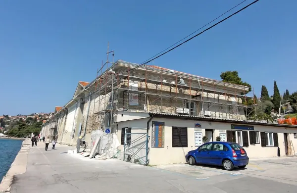 Sanirajo po&scaron;kodovane dele ometa na Monfortu