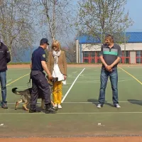 Ovohavanje prostovoljcev v vaji iskanja sumljivih drog.