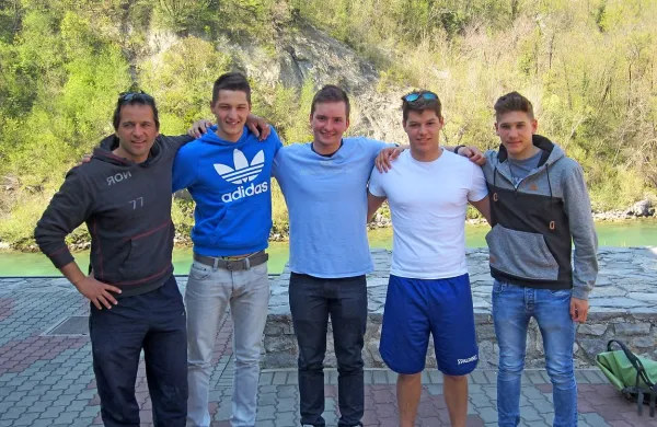Člani KK Soške elektrarne v slovenski reprezentančni odpravi za Brazilijo: (od leve) Dejan Testen, Žiga Taljat, Jakob 
Jeklin, Niko Testen, Tine Kancler. 