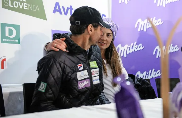  Tina Maze  se bo podelitve nagrade laureus v Šanghaju 
udeležila skupaj z življenjskim sopotnikom Andreo Massijem.