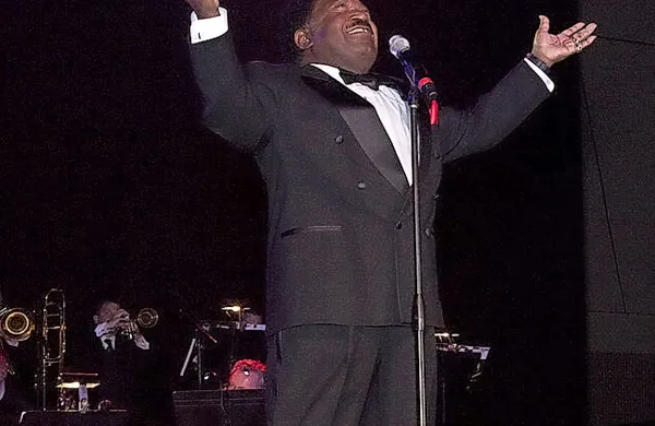 Ameriški pevec Percy Sledge je danes umrl na svojem domu 
v Baton Rougeu v ameriški zvezni državi Louisiana.