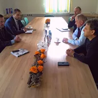 Župani z obeh strani meje so soglašali, da potrebujejo 
urejeno cesto prek Predela in skupno kaninsko smučišče.