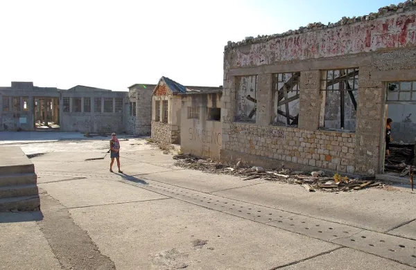 Goli otok bi uredili kot kraj spomina na vse