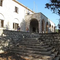Hrvaško združenje nekdanjih zapornikov na Golem otoku, 
Ante Zemljar, je danes predstavilo pobudo za razglasitev tega 
zloglasnega jugoslovanskega taborišča za spominsko območje. 
