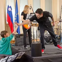 ... in David Kovšca - Buda, pevec skupine Elvis Jackson. 